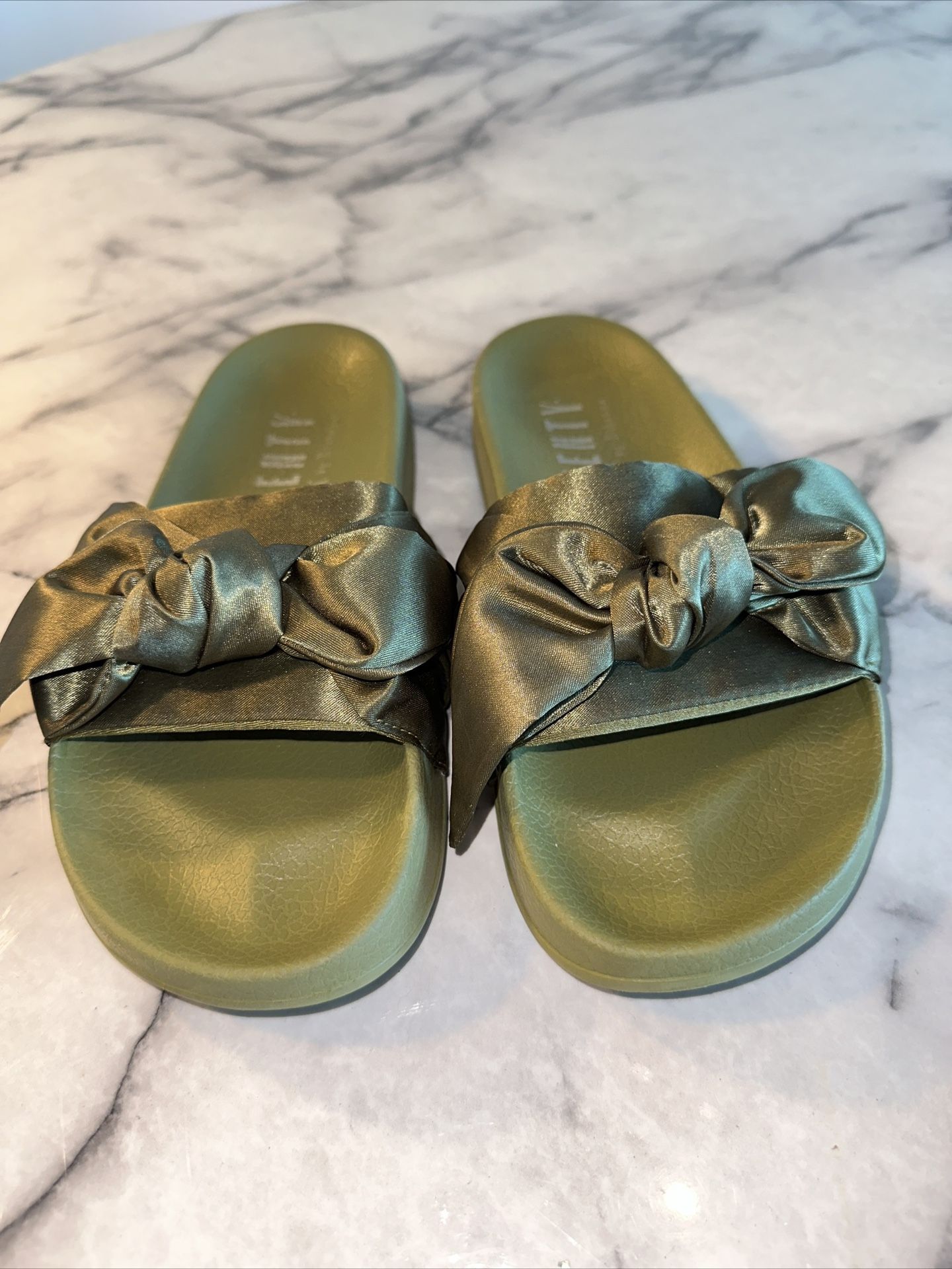 2017 Fenty Puma Olive Bow Slide Rihanna uk5 us7 8 Slides Sandals Shoes