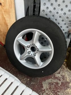 BMW X5 E53 TIRE 17 INCHES