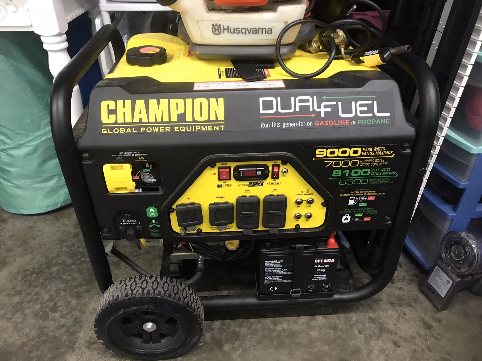 Champion dual fuel 9000 peak watt/7000 running watt generator for Sale