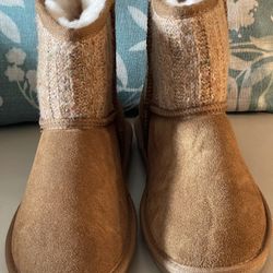 Minnetonka Boots NEW