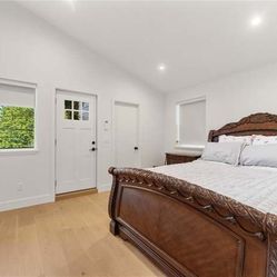 Queen bed, 1 Night Stand 