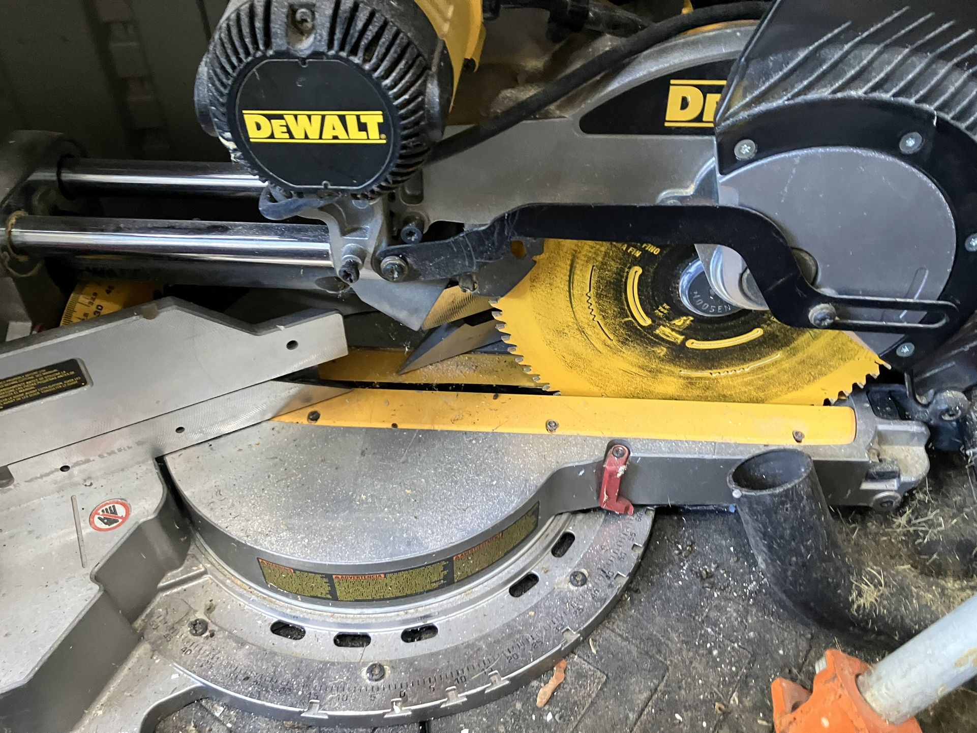 Dewalt 12” Double Bevel Miter Saw 15 Amp