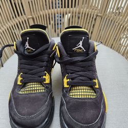 Air Jordan 4 Thunders