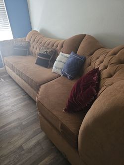 Sofa beige very nice, non smoker, no dogs