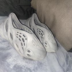 Yeezy Foam RNNR Gray Size 7