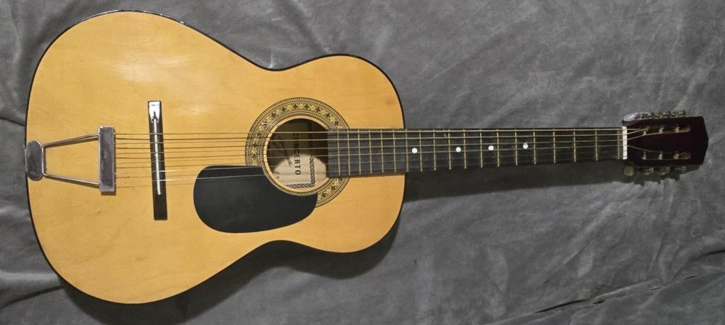 GUITARRA ACOUSTICA $59
Vintage Acoustic Guitar $59