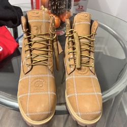 Supreme X timberland Size 7m