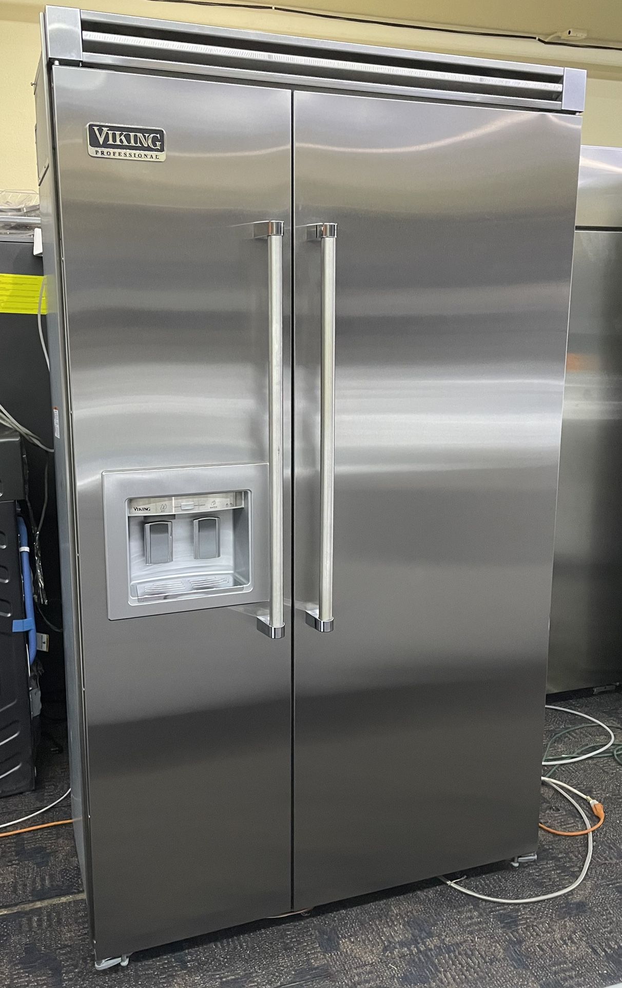 Viking 48” Built In Stainless Steel Ice Maker And Water Dispenser