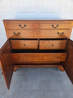 Wood Dresser with key
