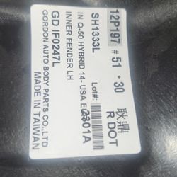 Infiniti Q50 (17 )RED SPORT FENDER LINER 