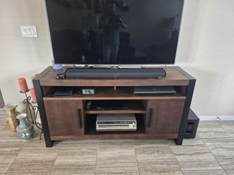 Entertainment center