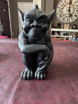 Gargoyle statue
