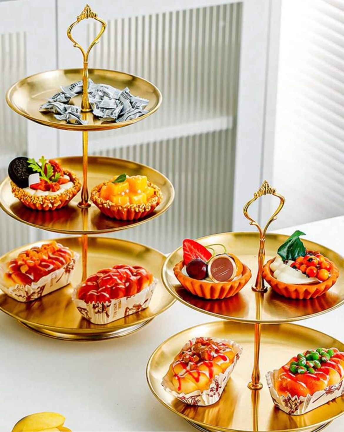 A Gold Double-Layer Metal Dessert Rack, European Style Delicate Cake Dim Sum Display Rack, Afternoon Tea Wedding Decoration Display Rack, Mad
