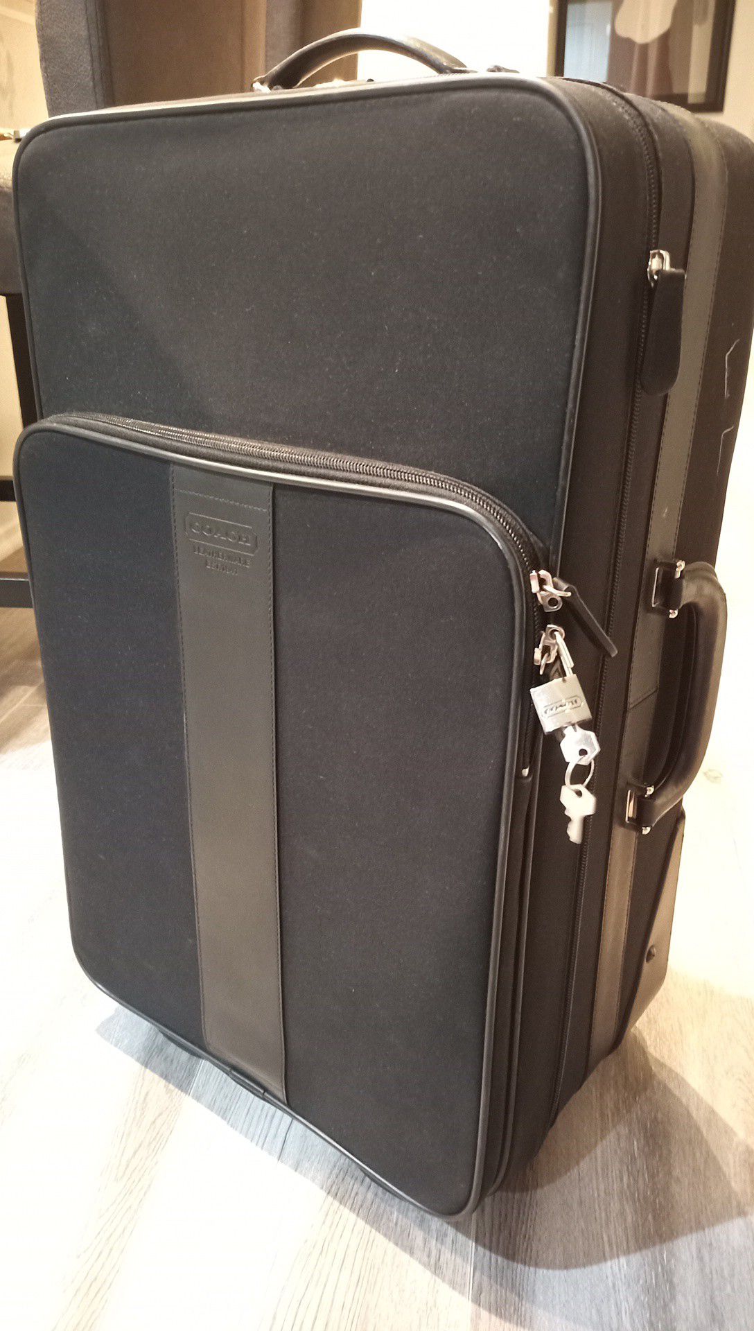 Coach Carry-on Rolling bag suitcase - Nice!!!