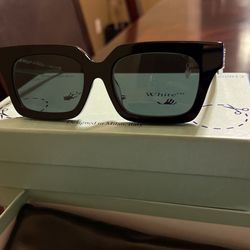 Off WHTE GLASSES OFFICIAL $200