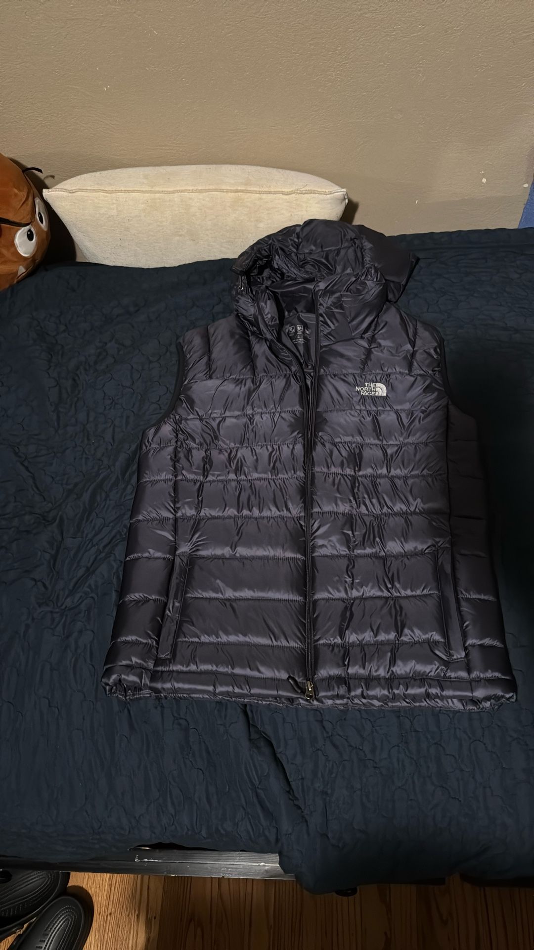 men’s North face hooded vest size L