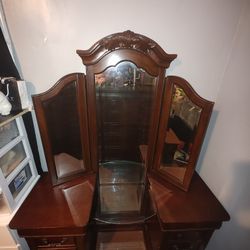 Makeup Vanity And Dresser