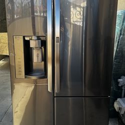 LG French Door Refrigerator – Ice & Water  Works Great – Must Go!