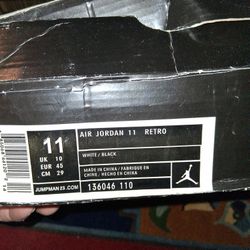 Air Jordan 11 Retro. White/Black.