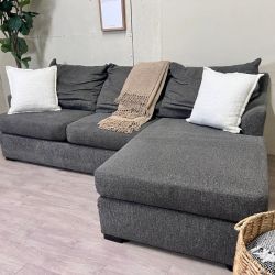 WE DELIVER! 🚚 - Broyhill Gray Modern Deep-Seated L Sectional Couch with Reversible Chaise