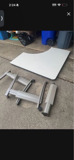 Sturdy Office Corner Desk. Like new