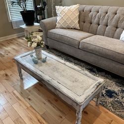 Farmhouse Coffee Table With End Table