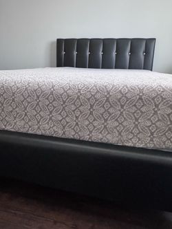 Black bed and desk chair 🖤