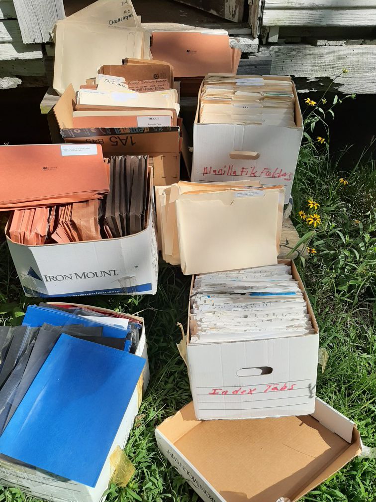 FREE Gently USED file folders, report covers, resells, manilla file pockets