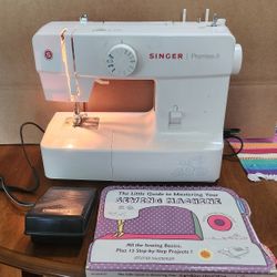 Singer Sewing Machine 