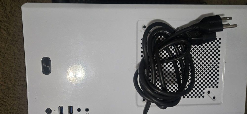 PHANTEKS GAMING PC RAZER DEATHADDER MOUSE AND KEYBOARD.