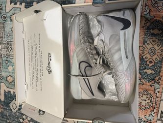 Nike Sabrina 1 Ionic Photon Dust Size 13