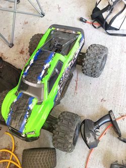 Traxxas E-Maxx RC Monster Truck with Remote