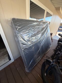 Queen size mattress box spring new