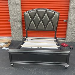 Queen Size Bedframe With One Nightstand 