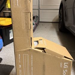 LG S40T 2.1-Channel Soundbar with Wireless Subwoofer