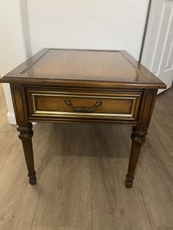 Vintage Hollywood Regency End Table With Drawers