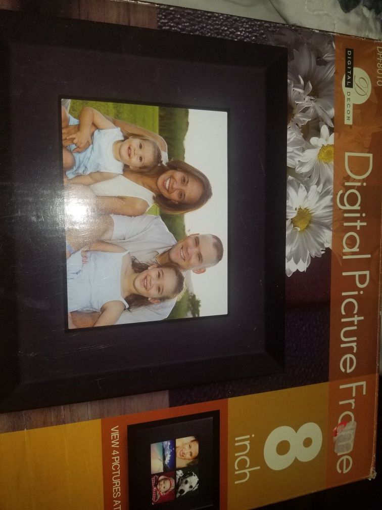 Digital picture frame