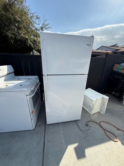 Free working stove and fridge