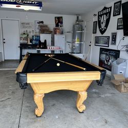 Pool Table 8ft ( Free Delivery & Set Up & New Felt Color Of Your Choice
