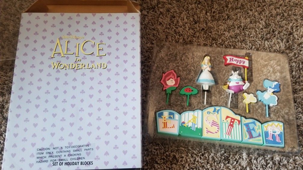 Rare vintage disney alice in wonderland block set