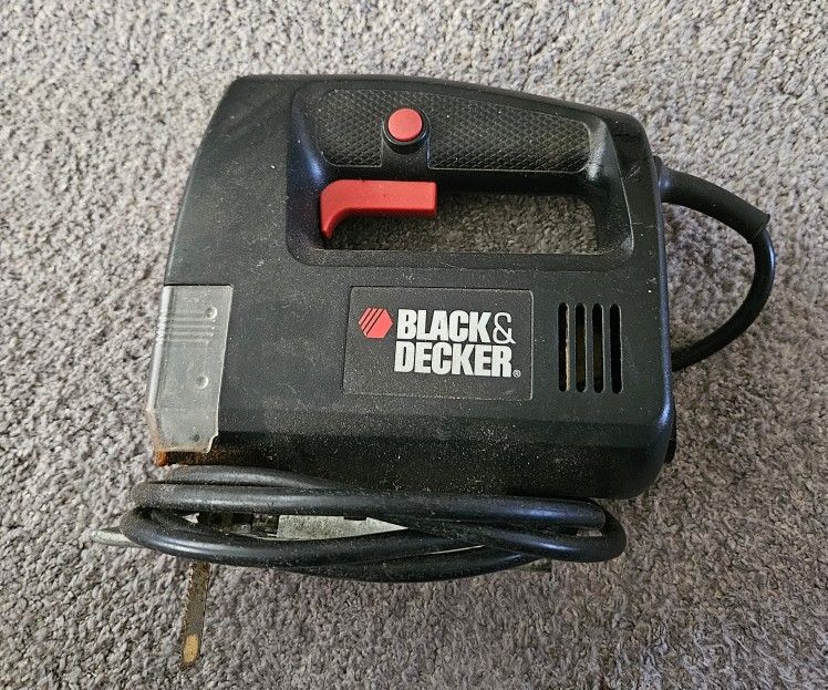 BLACK AND DECKER JIG SAW 