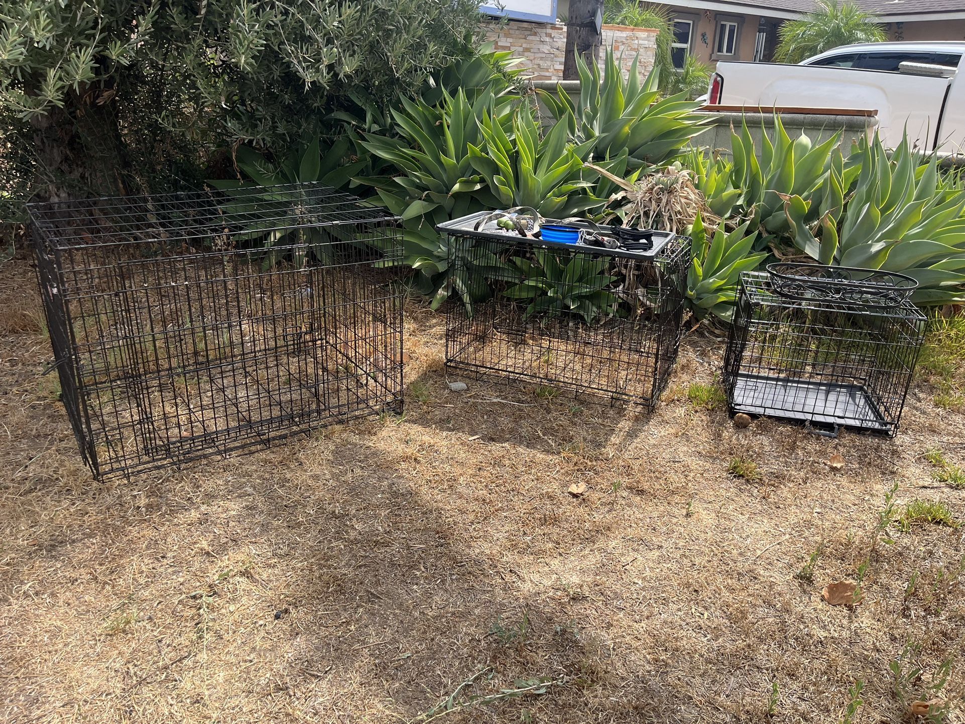 2 Large And XL  Dog Kennel