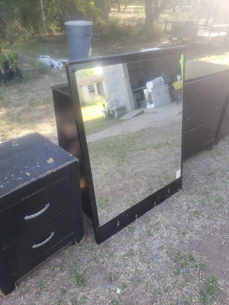 Dresser W/Mirror & Nightstand Set