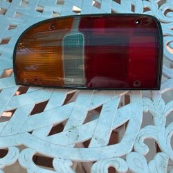 Luz De Atras De Una Toyota Tacoma 96 Al 2000