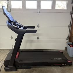 2024 Sole F63 Treadmill — Excellent Condition
