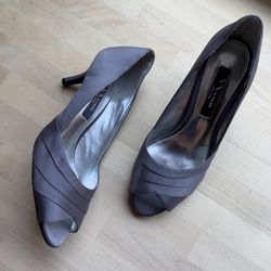 NINA NEW YORK Women’s Sark Gray Open Toes Silk Heels Sandals Shoes Size 7.5