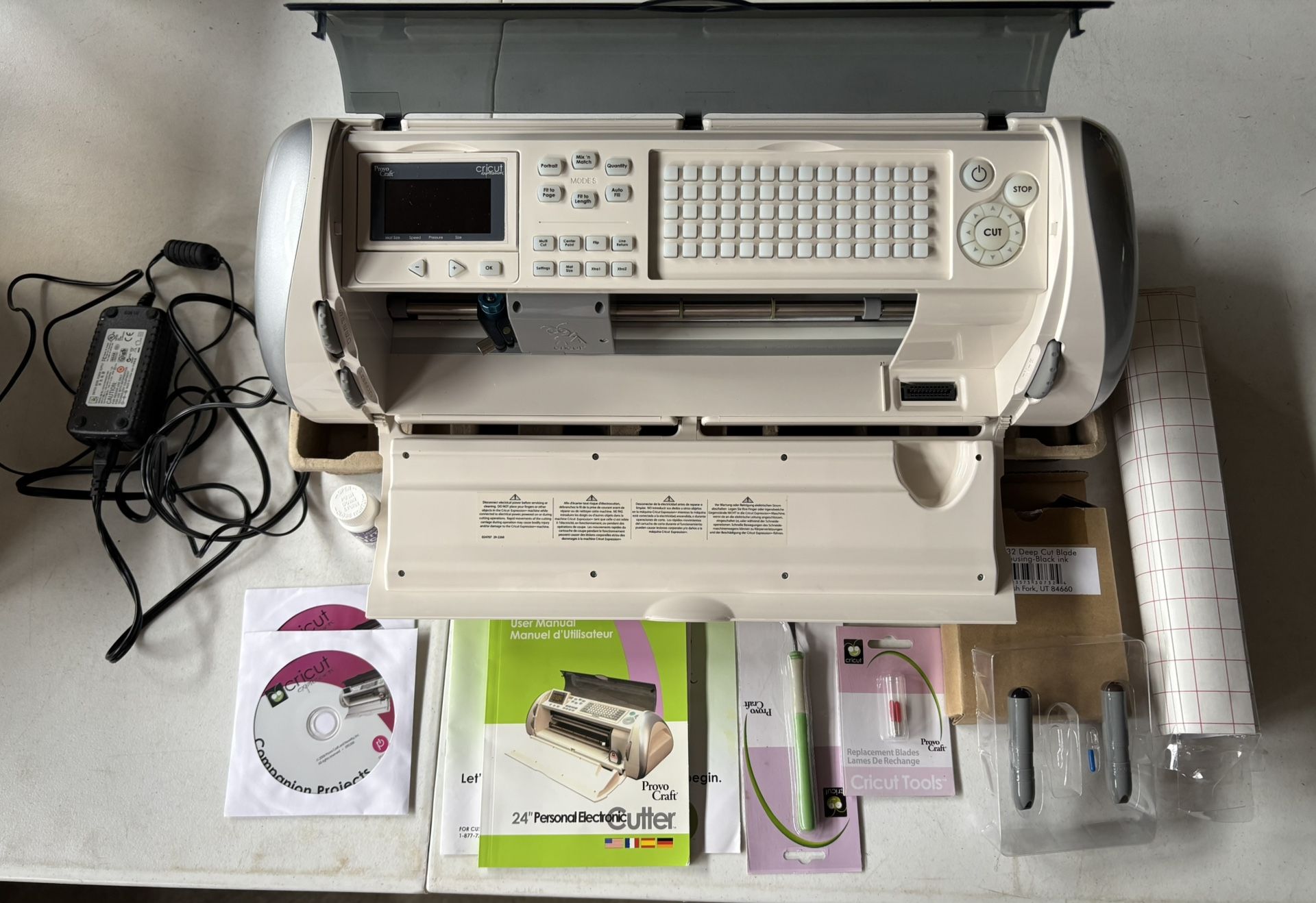Cricut Machine & Accessories