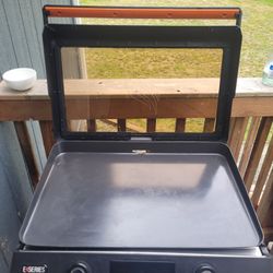 Blackstone 22" Electric Tabletop Griddle with Cart