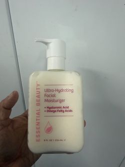 Essential Beauty : Ultra Hydrating Facial Moisturizer - 25$ New