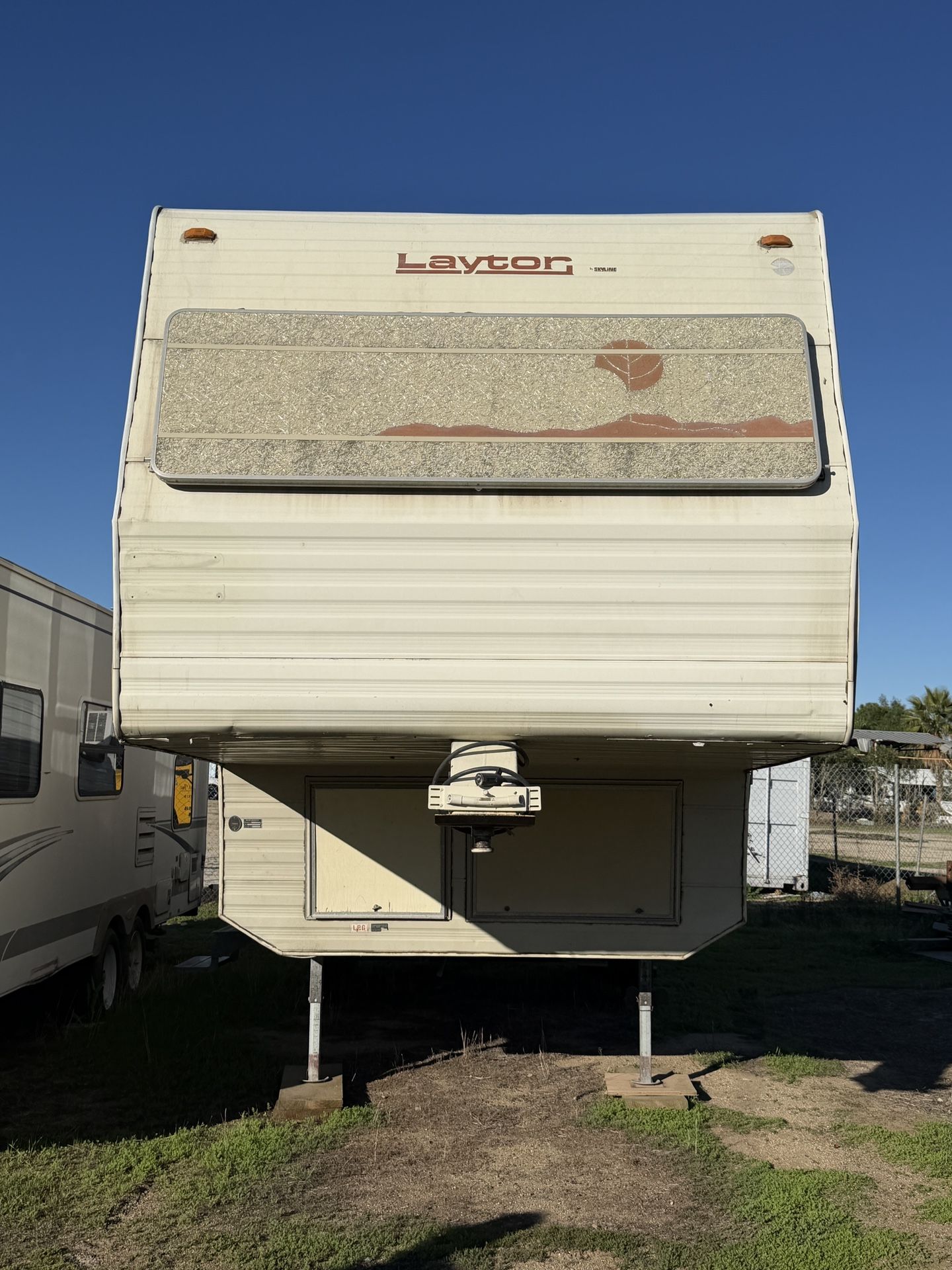 1988 5th Wheel  30’ 